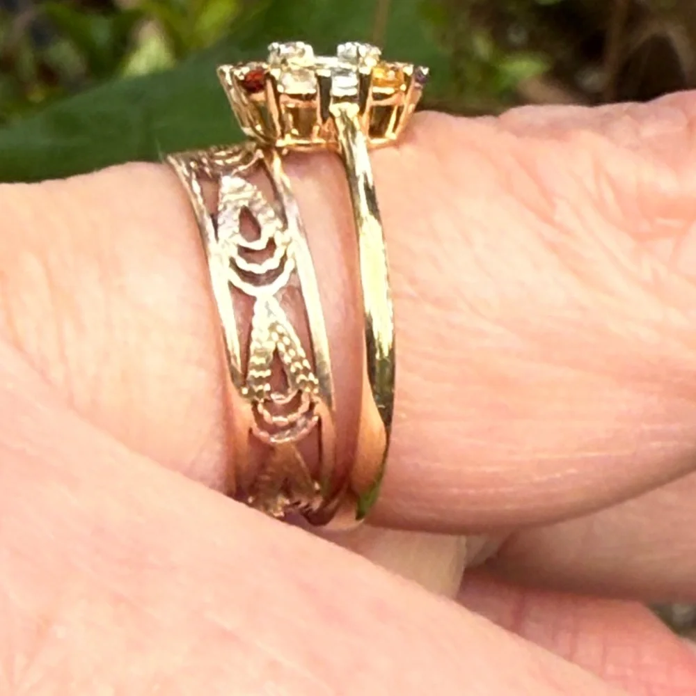 New in box 18K Gold with Natural Diamond and multicolored natural Gemstones Ring
